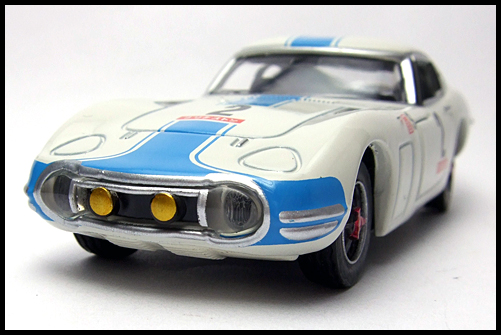 TOMICA_LIMITED_TOYOTA_2000GT_2MODELS_FIRST_4