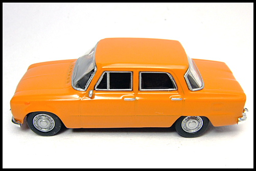 KYOSHO_Alfa_Romeo_Giulia_orange_14