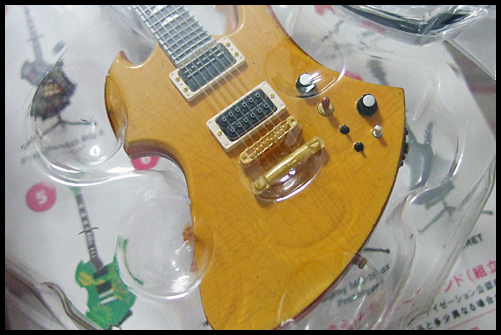 hide_Guitar_Collection_10