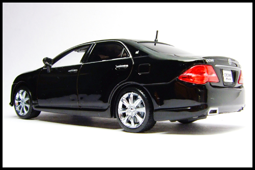 KYOSHO_J-Collection_TOYOTA_CROWN_ATHLETE_2008_14