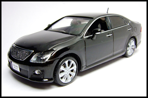 KYOSHO_J-Collection_TOYOTA_CROWN_ATHLETE_2008_17