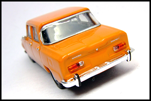 KYOSHO_Alfa_Romeo_Giulia_orange_13