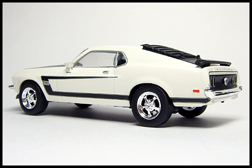 KYOSHO_USA2_Ford_Mustang_BOSS_302_10