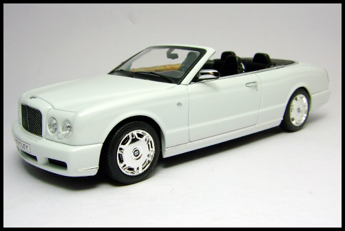 MINICHAMPS_Bentley_Azure_Limited_Edition_2008_13